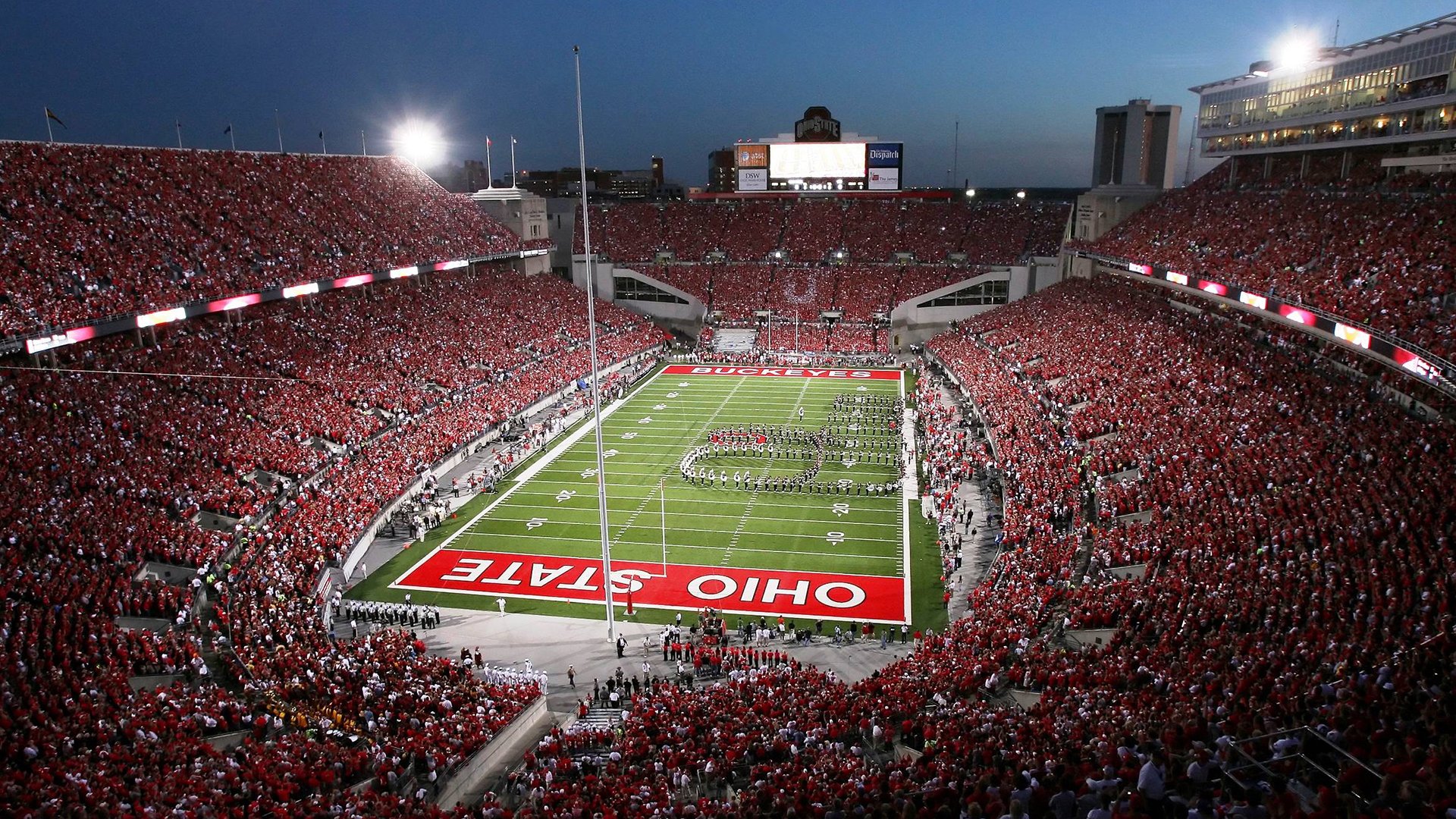 美国女子接力队冲刺表现成夺冠关键，美国女子接力队重赛